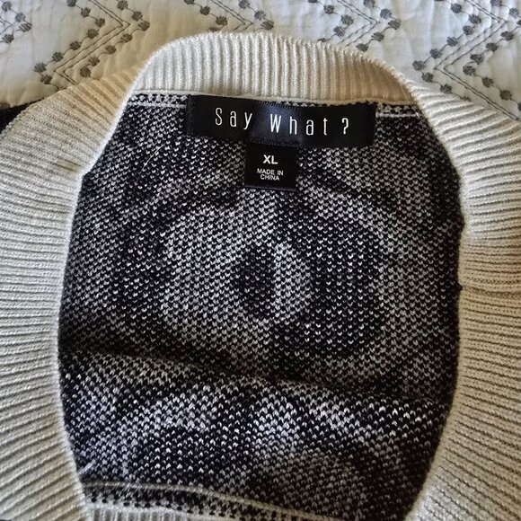 Say What? Sweater Vest Black & Tan Floral Size XL NWOT - Picture 4 of 4